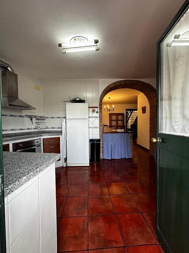 Espaciosa Y Elegante Casa Rural En Los Marines Bagian luar foto